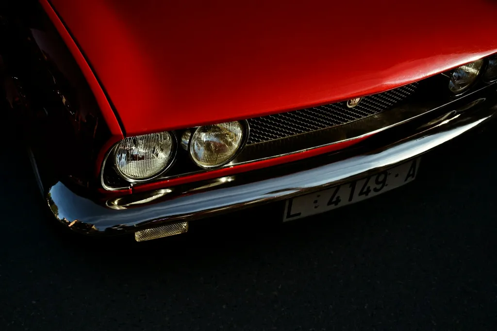 unsplash_ntNNmFD1Zf4_coche clasico.webp